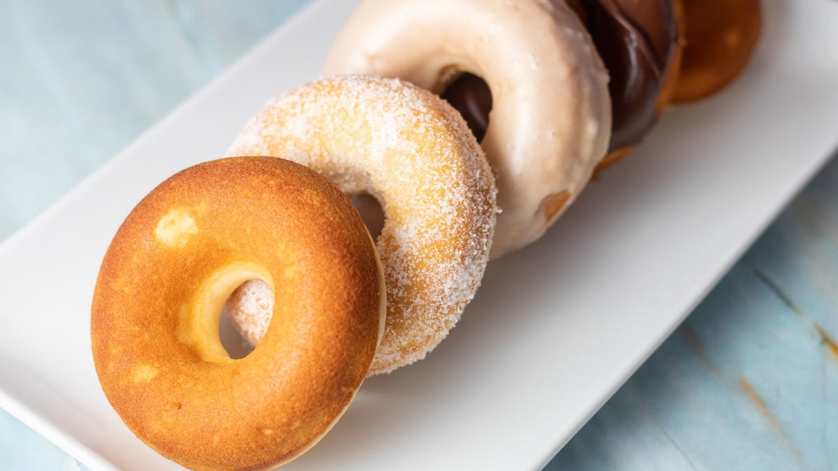 Easy Baked Donut Recipe: Fluffy & Moist Without Frying